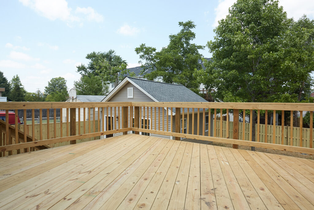 11 Leadbeater St Alexandria VA 22305 Deck