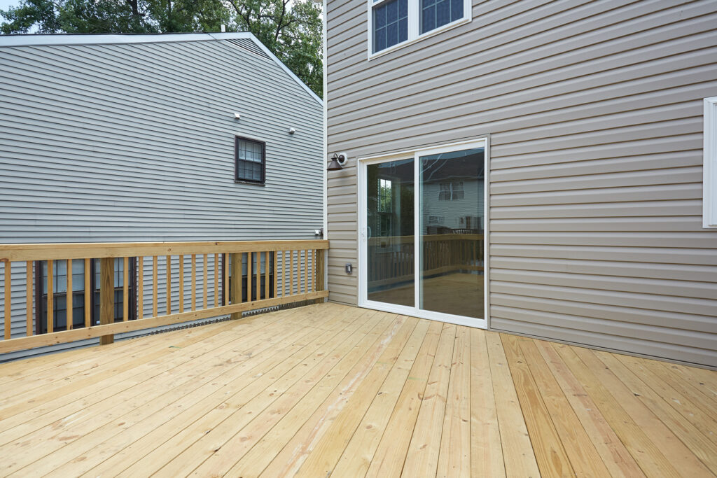 11 Leadbeater St Alexandria VA 22305 Deck 2