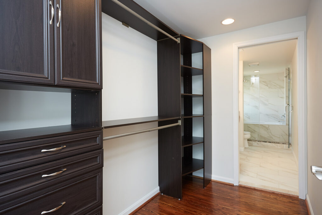 11 Leadbeater St Alexandria VA 22305 Walk In Closet
