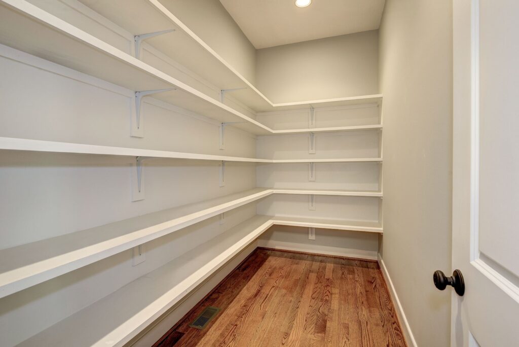 2108 Windsor Rd Alexandria VA 22307 Closet Storage