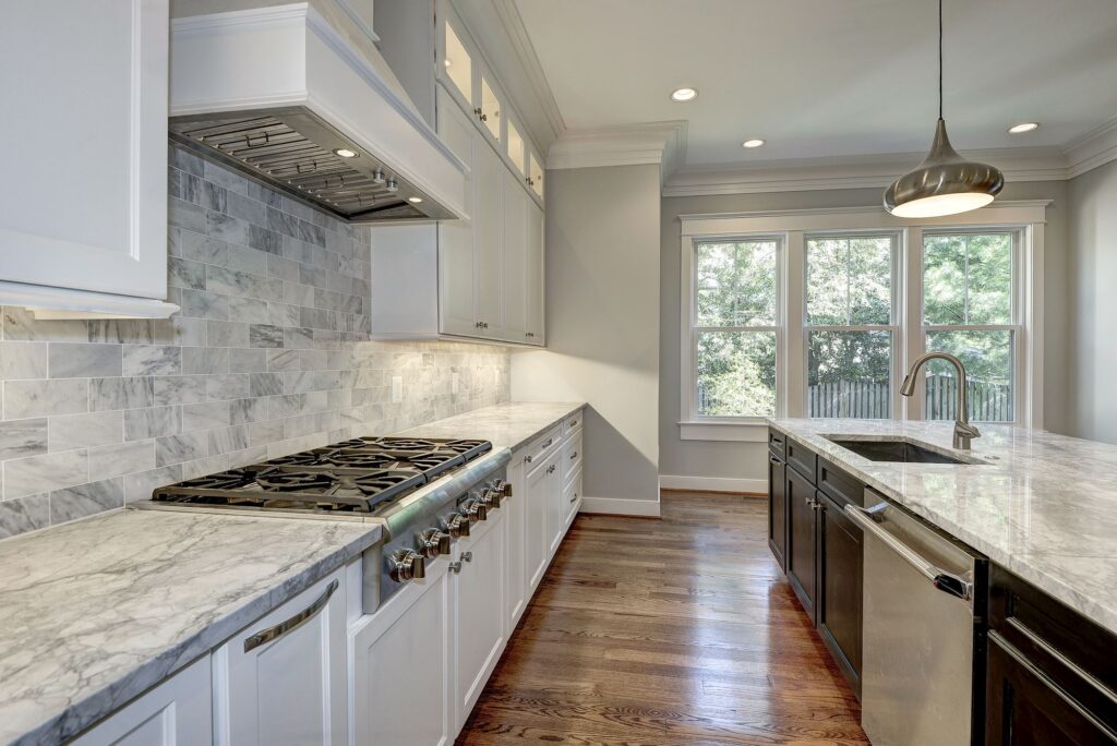 2108 Windsor Rd Alexandria VA 22307 Kitchen