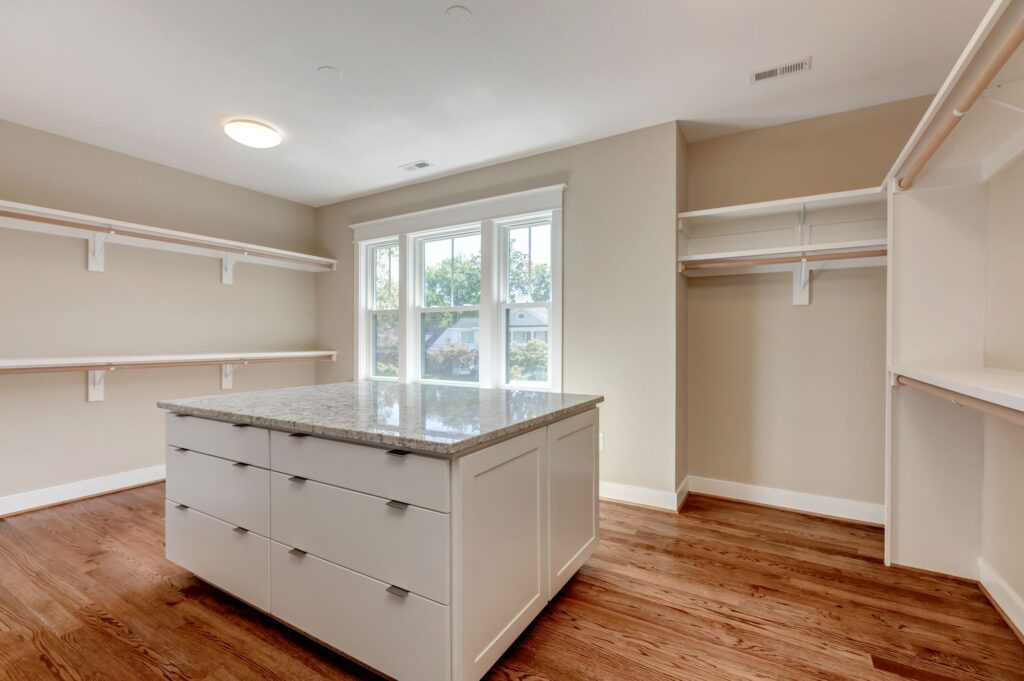 2108 Windsor Rd Alexandria VA 22307 Walk In Closet