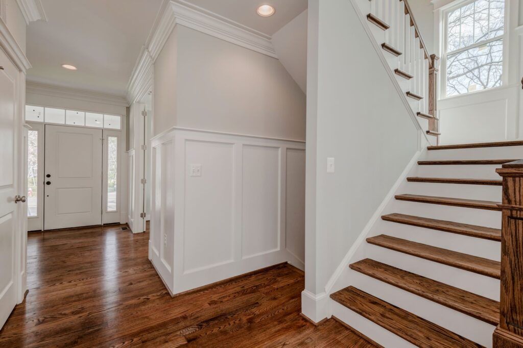 3529 Woodland Ln Alexandria VA 22309 Entry And Stairwell