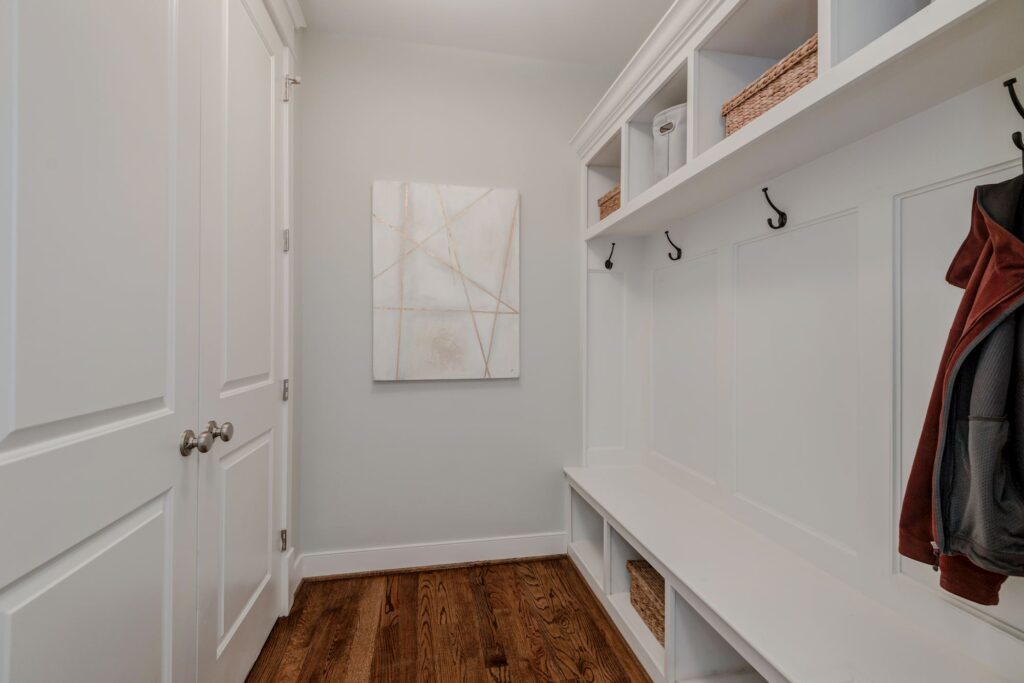 3529 Woodland Ln Alexandria VA 22309 Mud Room