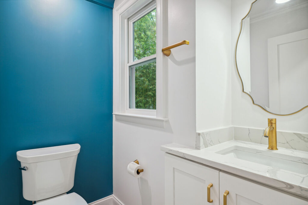4129 Hunt Road - Powder Room