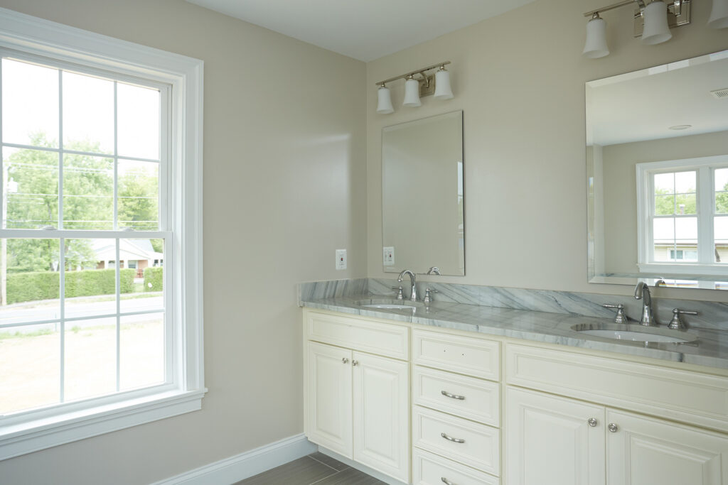 4309 Franconia Rd Alexandria VA 22310 Master Bathroom