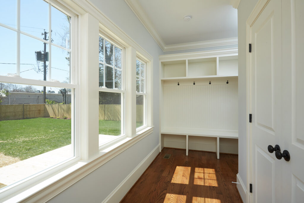 5710 25th St N Arlington VA 22207 Mud Room