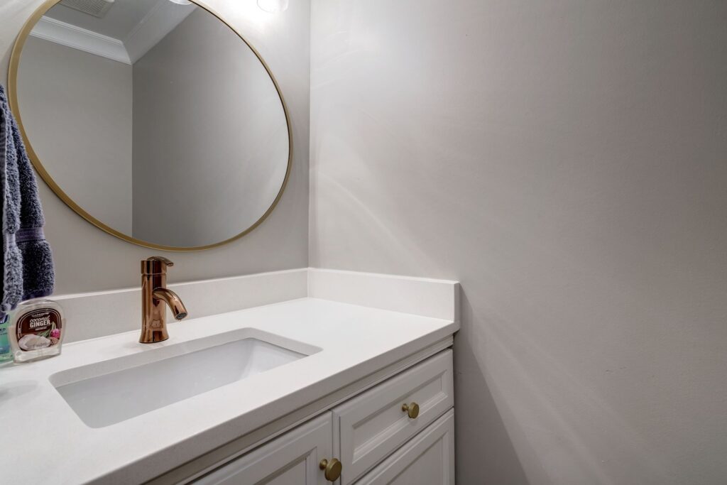 661 N Armistead St Alexandria VA 22312 Bathroom 2