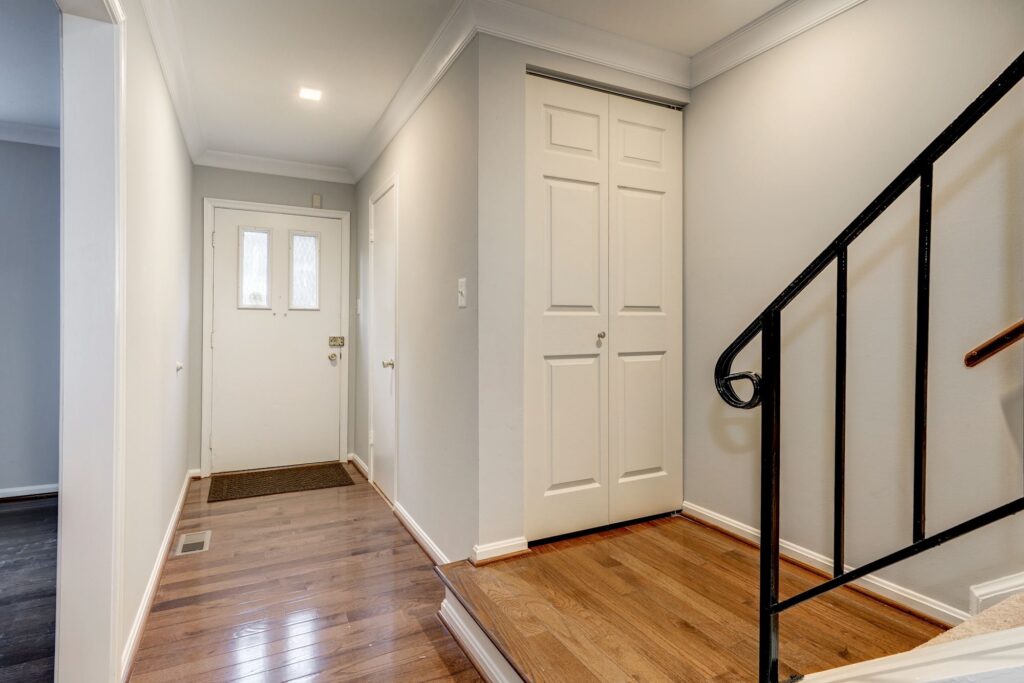 661 N Armistead St Alexandria VA 22312 Entry And Mud Room