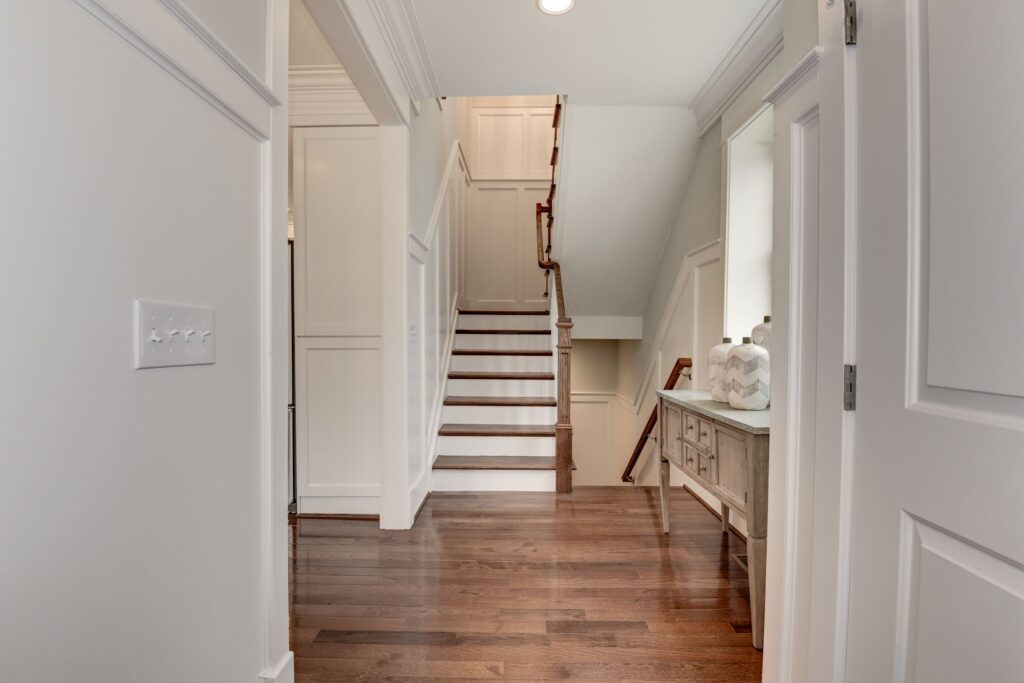 6712 31st St N Arlington VA 22213 Stairwell