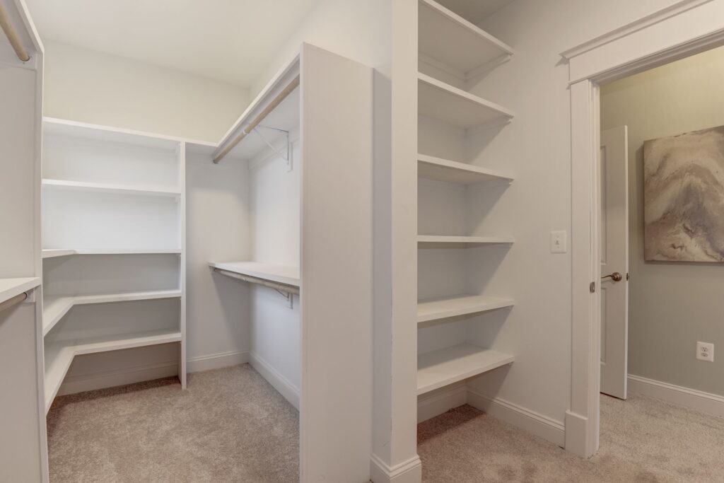 6712 31st St N Arlington VA 22213 Walk In Closet