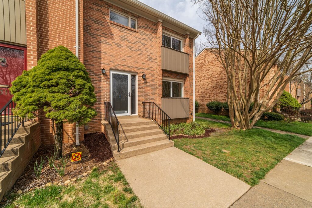 8314 Highcliffe CT Annadale 22003 Front Exterior 2