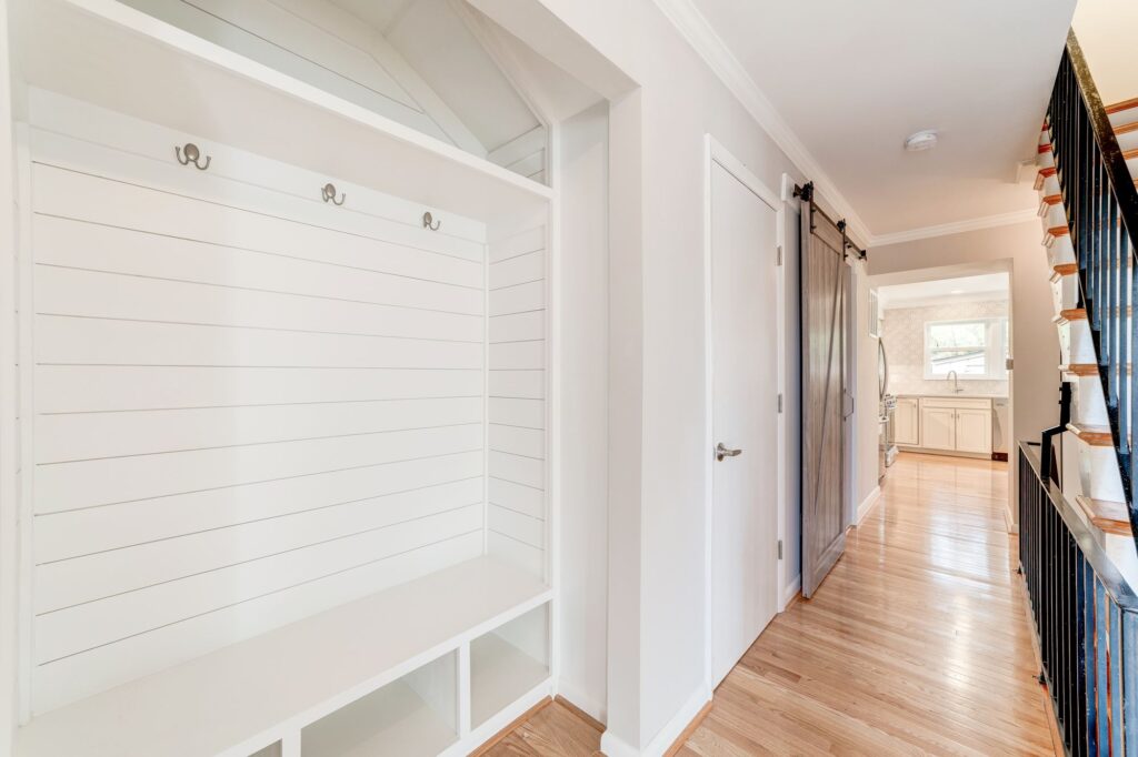 8314 Highcliffe CT Annadale 22003 Garage