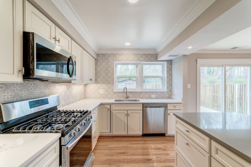 8314 Highcliffe CT Annadale 22003 Kitchen