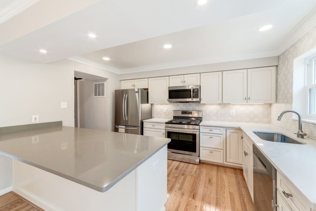 8314 Highcliffe CT Annadale 22003 Kitchen 2
