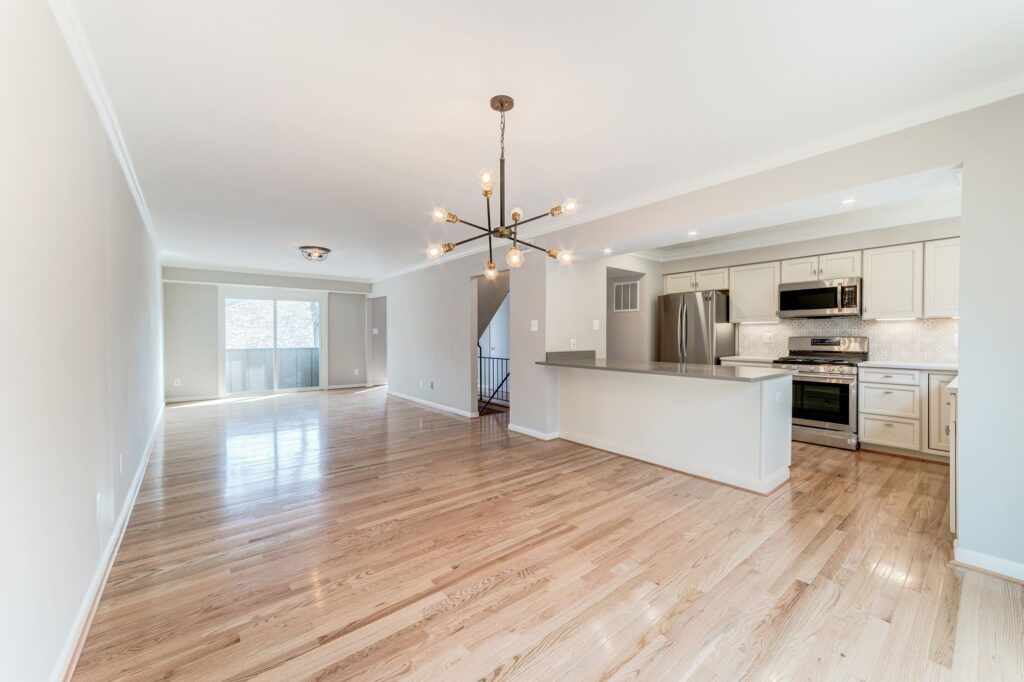 8314 Highcliffe CT Annadale 22003 Living Room