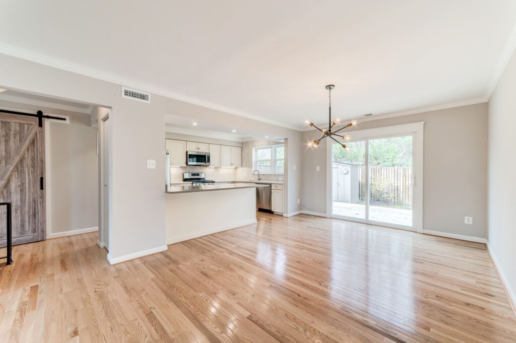 8314 Highcliffe CT Annadale 22003 Living Room 2
