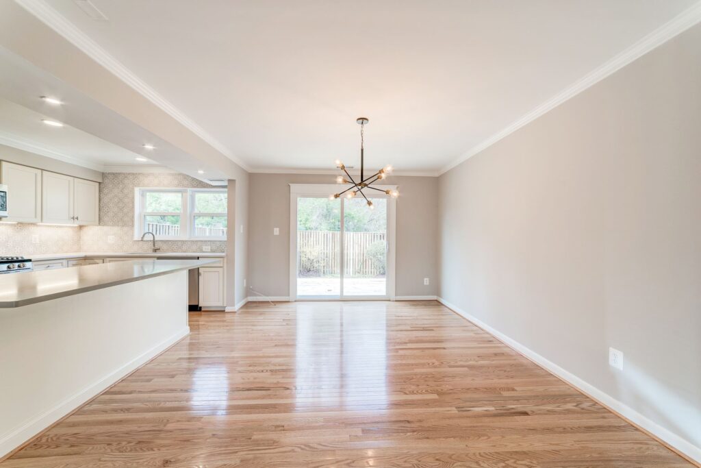 8314 Highcliffe CT Annadale 22003 Living Room 3