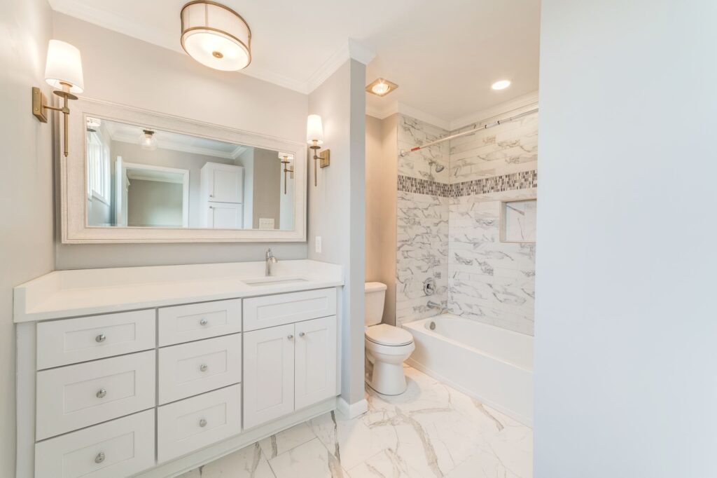 8314 Highcliffe CT Annadale 22003 Primary Bathroom