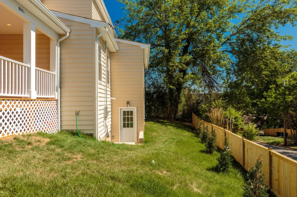 1000 Edison St S - Rear Exterior
