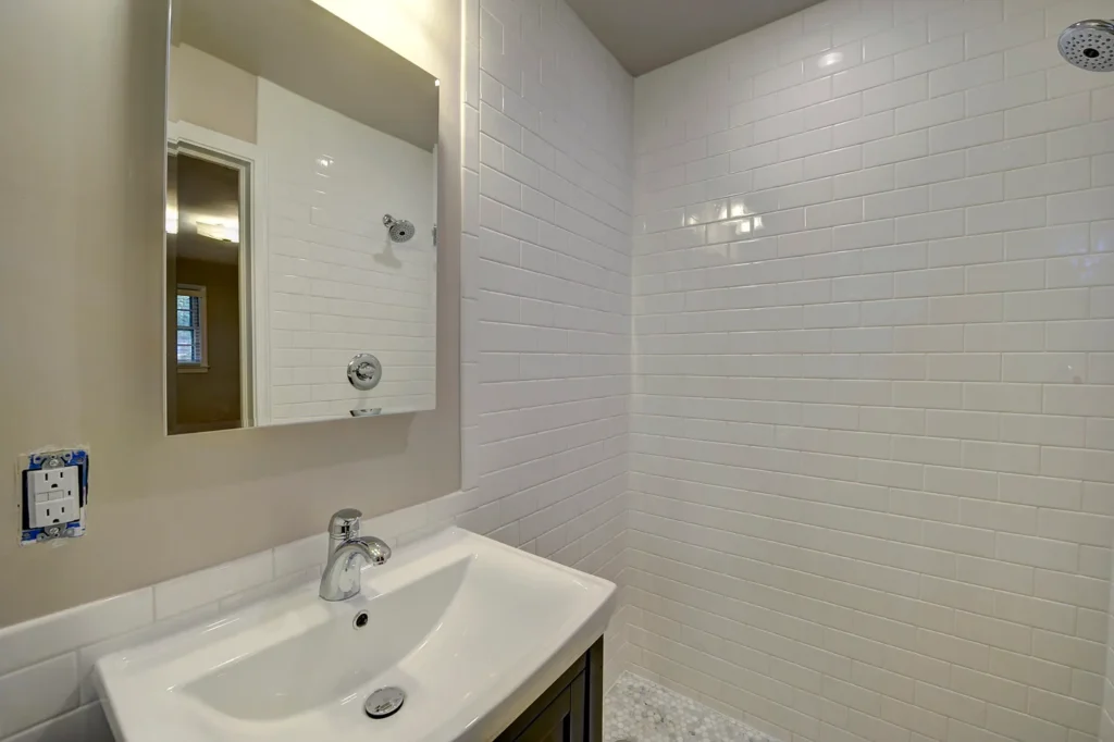 5208 Ninian Avenue - Bathroom