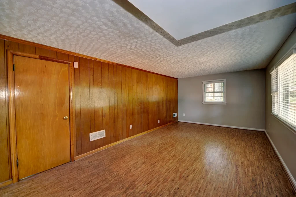 5208 Ninian Avenue - Family Room