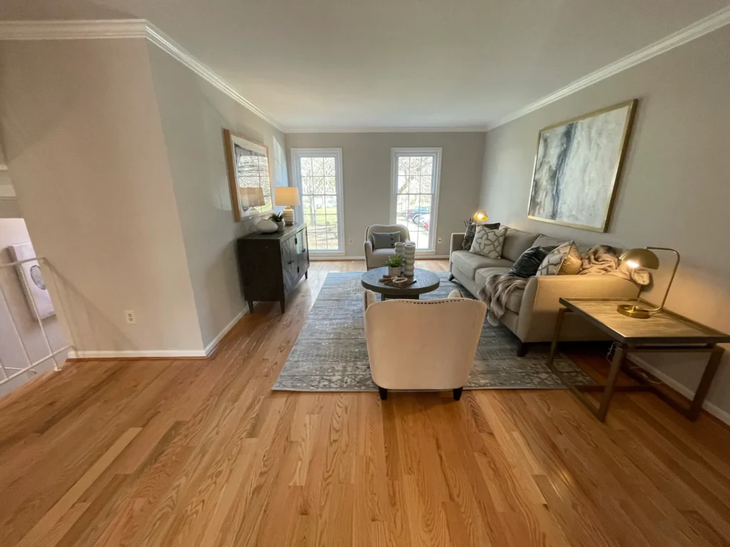 5523 Starboard Court - Living Room