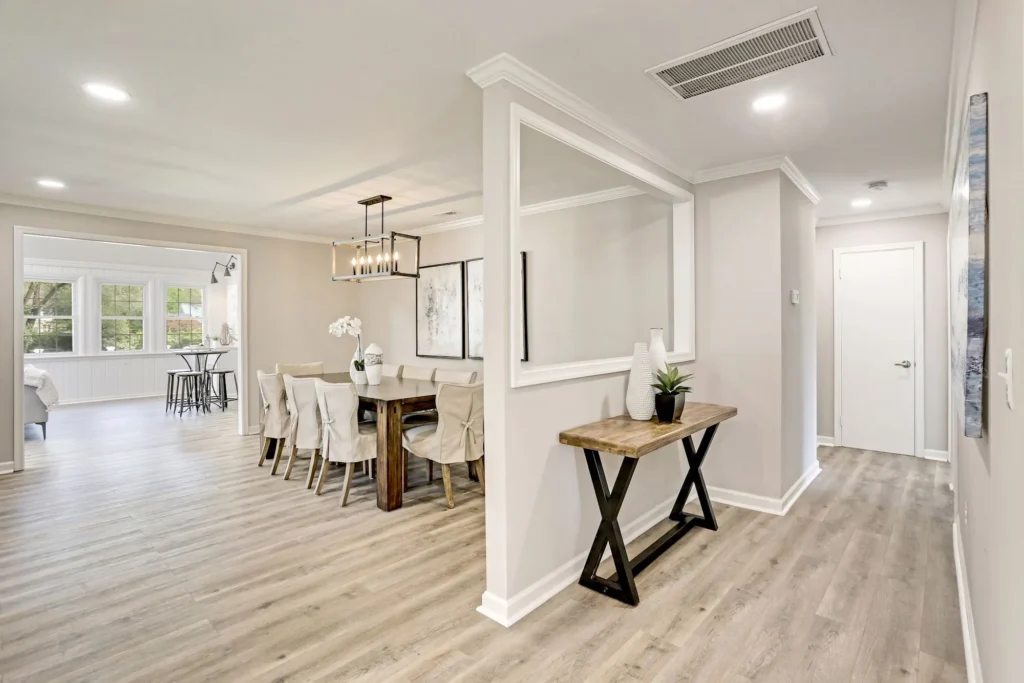 6409 Joyce Road - Foyer