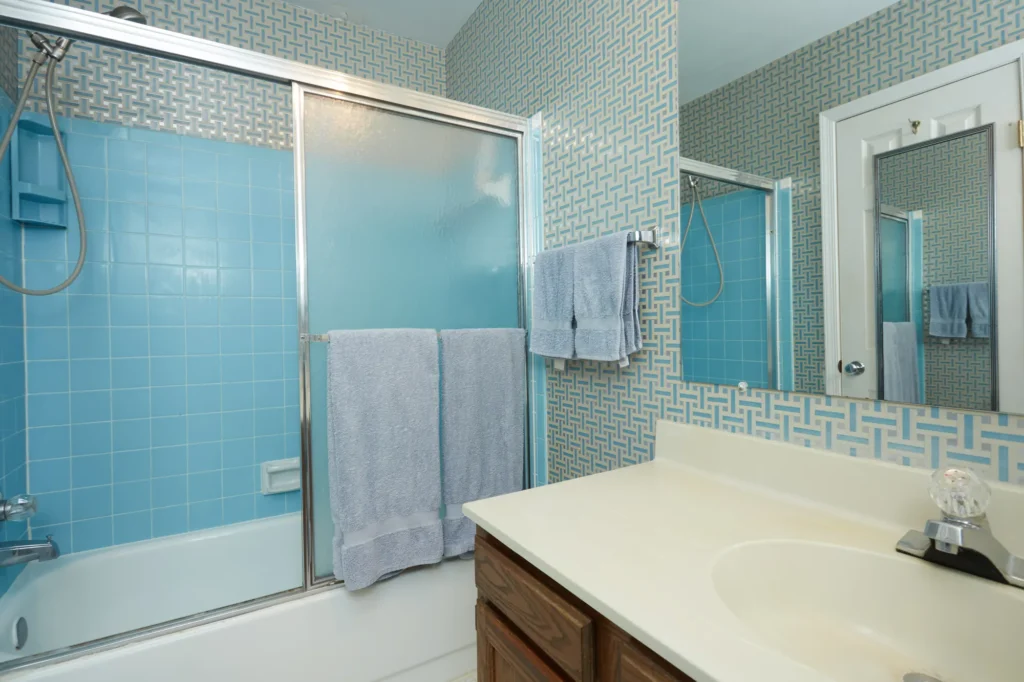 7114 Captains Cove Court - Bathroom