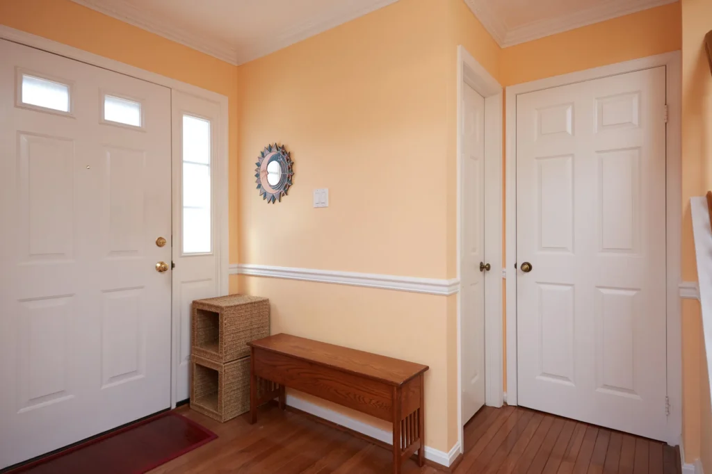 7114 Captains Cove Court - Foyer