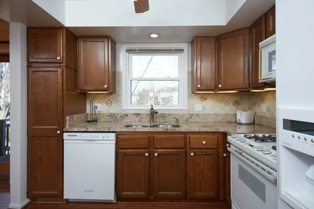 7114 Captains Cove Court - Kitchen