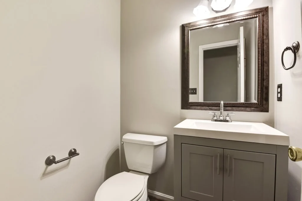 7159 Lake Cove Dr - Bathroom