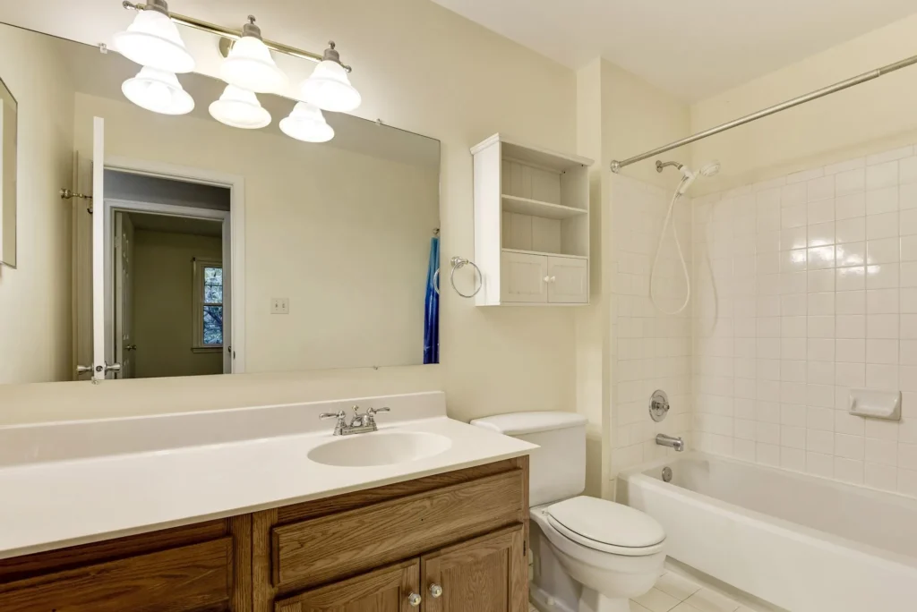 7159 Lake Cove Dr - Bathroom 3