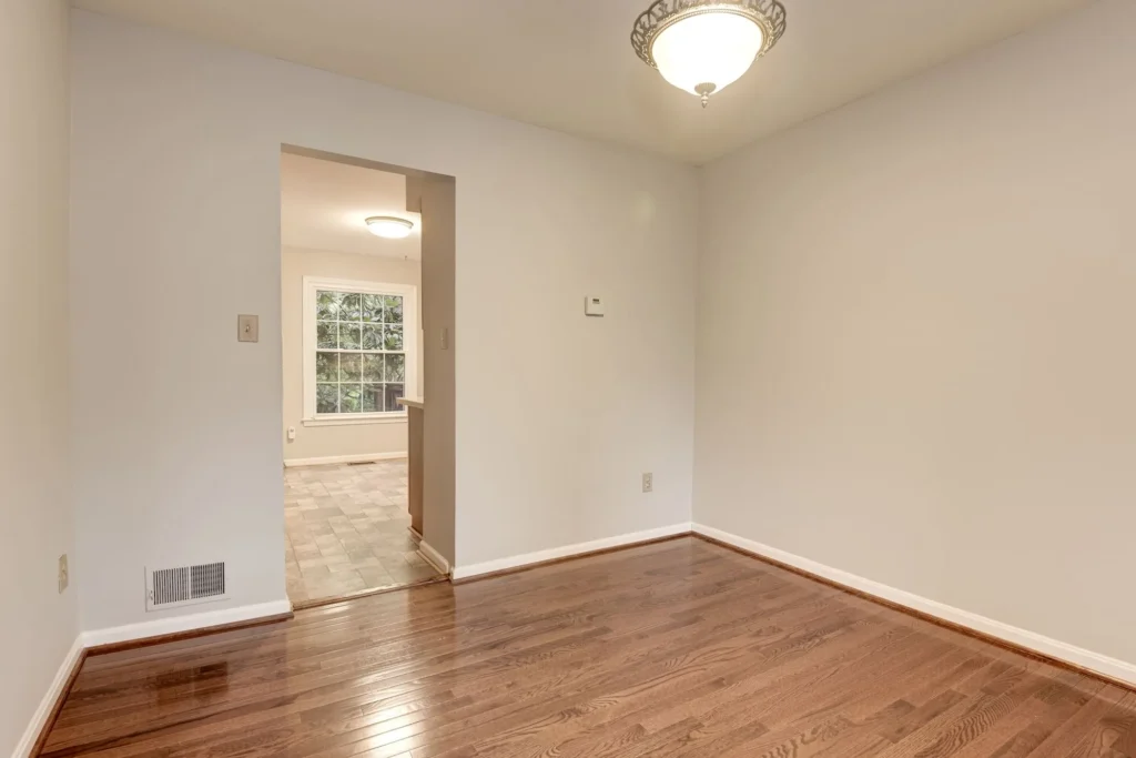 7159 Lake Cove Dr - Dining Room
