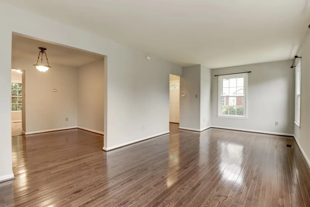 7159 Lake Cove Dr - Living Room