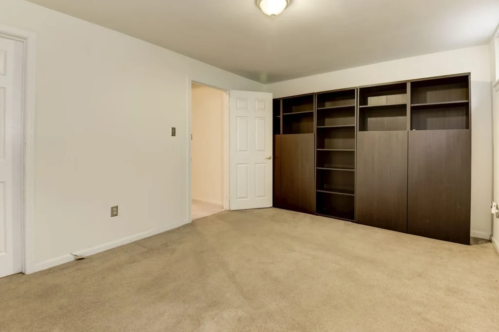 7159 Lake Cove Dr - Primary Bedroom