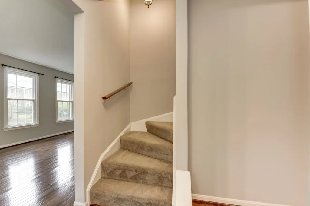 7159 Lake Cove Dr - Staircase