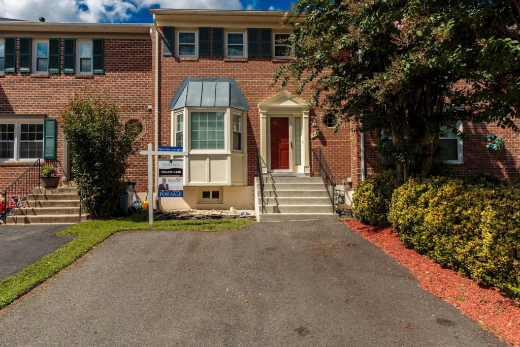 7182 Lake Cove Dr - Front Exterior