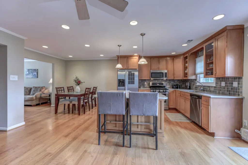 7182 Lake Cove Dr - Kitchen 3