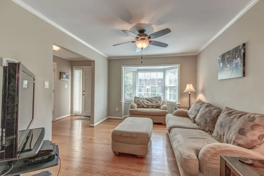 7182 Lake Cove Dr - Living Room 2