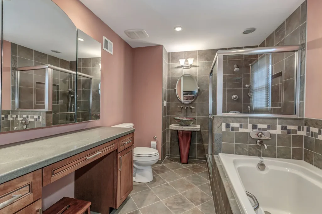 7182 Lake Cove Dr - Primary Bathroom