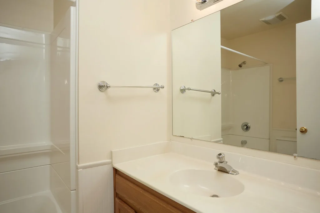 7184 Lake Cove Drive - Bathroom 3