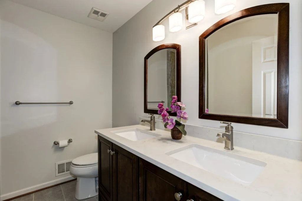 7201 Lake Cove Dr - Bathroom