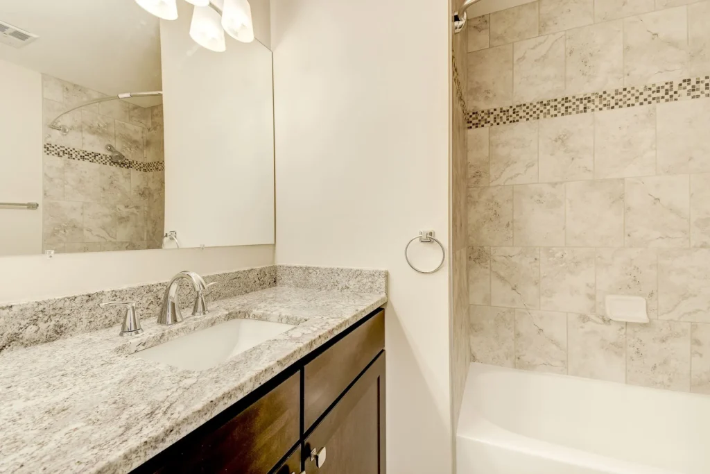 7201 Lake Cove Dr - Bathroom 3