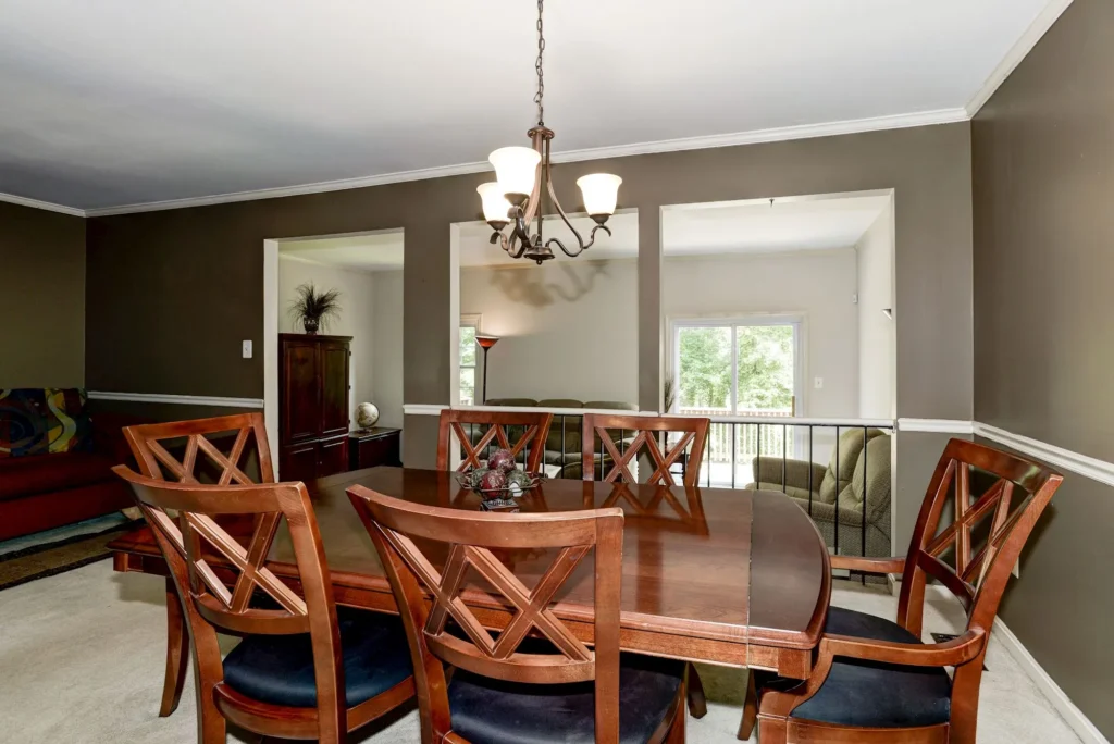 7201 Lake Cove Dr - Dining Room