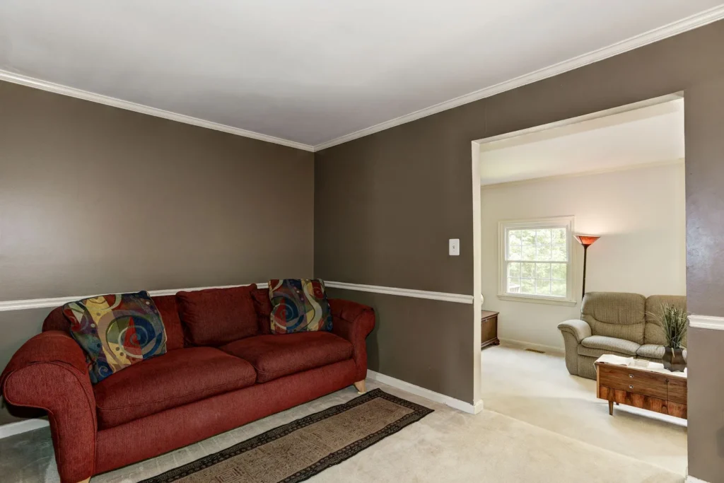 7201 Lake Cove Dr - Family Room