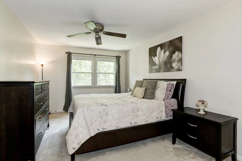 7201 Lake Cove Dr - Primary Bedroom