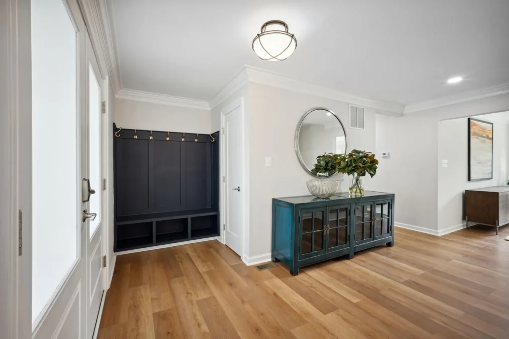 8005 Carrleigh Pkwy - Foyer 2