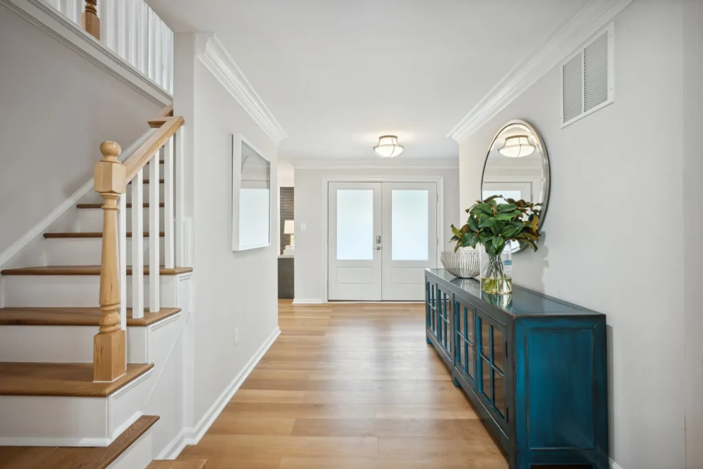 8005 Carrleigh Pkwy - Foyer 3