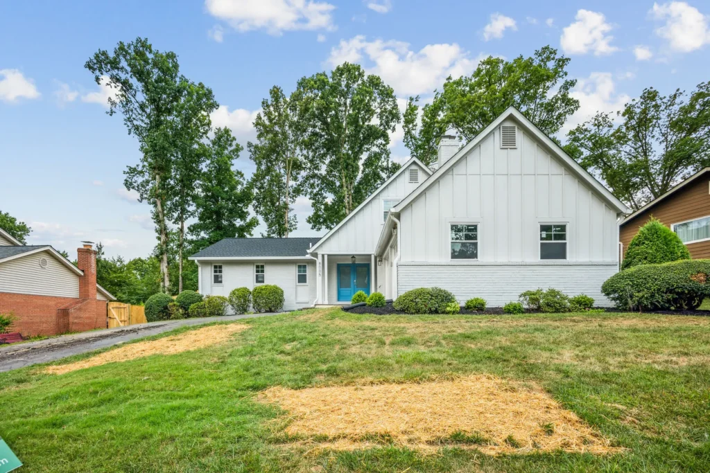 8005 Carrleigh Pkwy